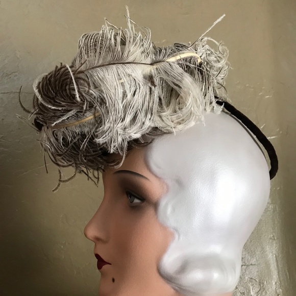 SHOWSTOPPER 1930s BROWN FELT TILT HAT WITH BROWN TIPPED WHITE OSTRICH FEATHERS main image 11